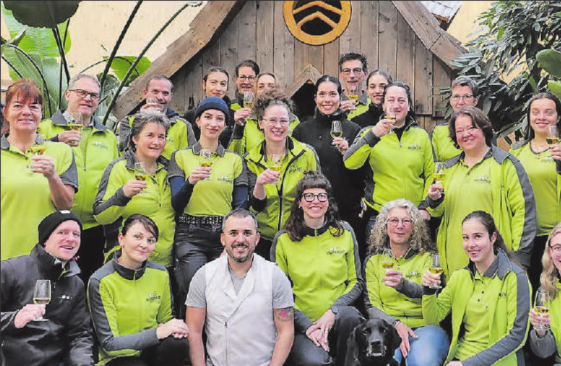 Finalisten in der Kategorie «Regional»: Die Familie Huber und das Team der «Huplant» aus Hirschthal. - Das Bild wird blockiert. – Möglicherweise durch einen aktiven Adblocker.