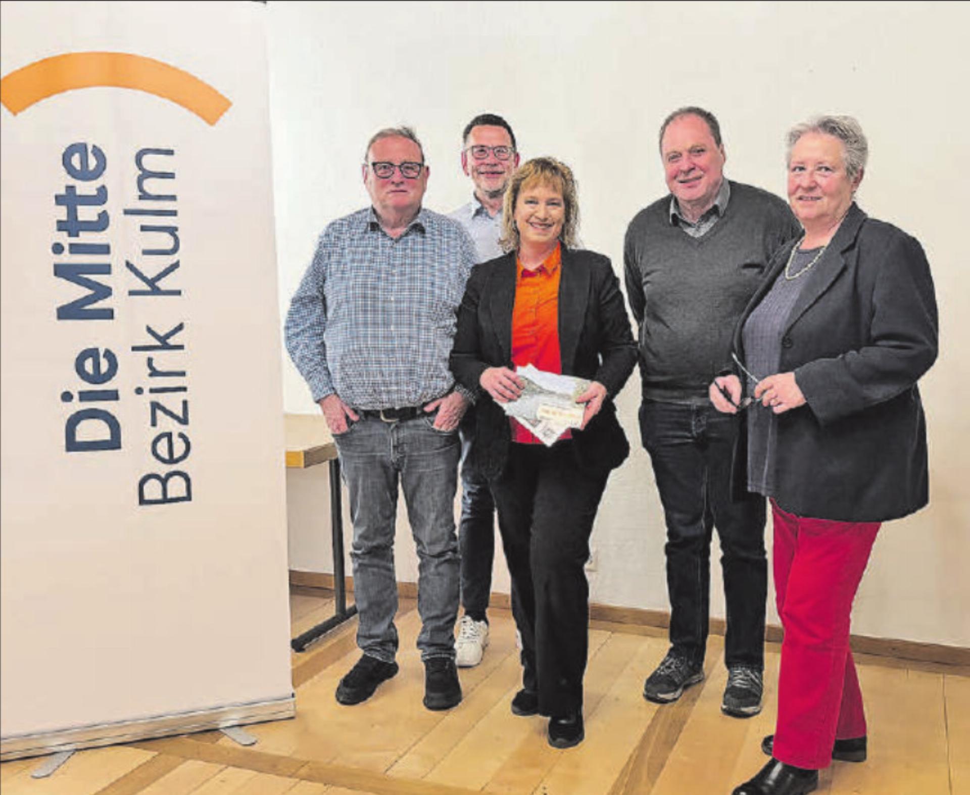 Der Vorstand (v.l.n.r.): Peter Hediger (Beisitzer) Toni Bättig und Isabell Landolfo (co Präsident/in ad interim) Mauro Bino (Aktuar) und Ilaria Lopez-Peduzzi (Kassiererin). (Bild: zVg.) - Das Bild wird blockiert. – Möglicherweise durch einen aktiven Adblocker.