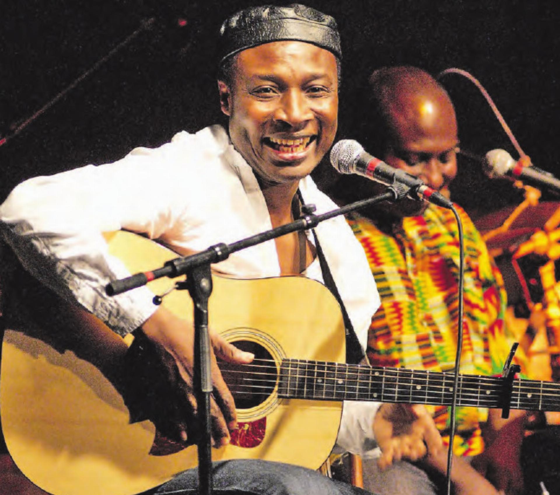 Einer der besten Weltmusiker: Adjiri Odametey und seine Band spielen demnächst im Forum Seon, (Bild: zVg.) - Das Bild wird blockiert. – Möglicherweise durch einen aktiven Adblocker.