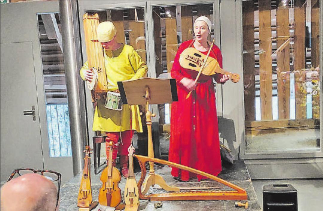 Jeannine und Jonathan Frey von den Mittelalter Spiellüt sorgten für den musikalischen Rahmen. Jeannine und Jonathan Frey von den Mittelalter Spiellüt sorgten für den musikalischen Rahmen.