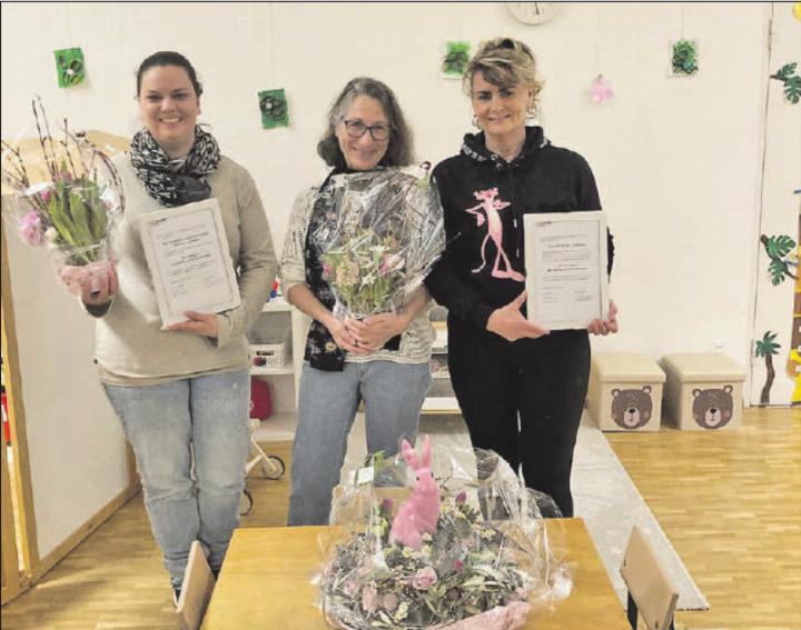 Die neuen Ehrenmitglieder: Der Gemeinnützige Frauenverein Reinach und Pia Müller (v.l.). (Bild: zVg.)