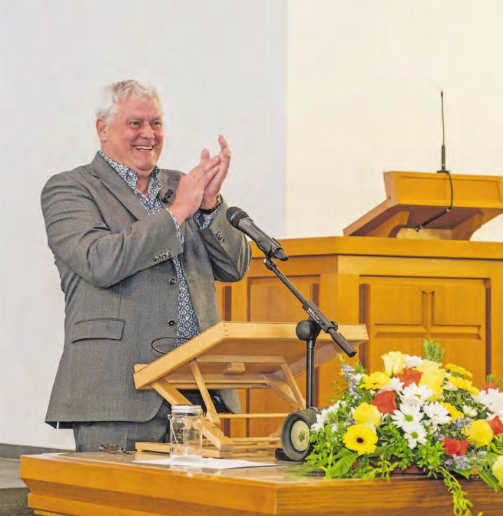 Röbi Nyfeler freut sich, als Sozialdiakon arbeiten zu können. (Bild: zVg.)