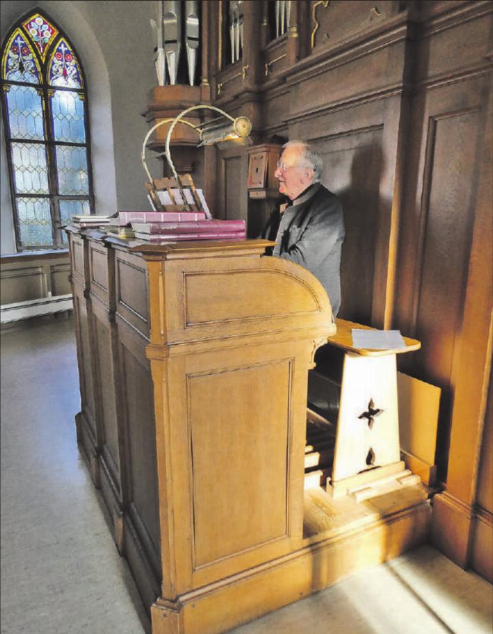 Professor Alois Koch nahm sich gerne Zeit, um an der Orgel zu spielen. (Bild: zVg.)