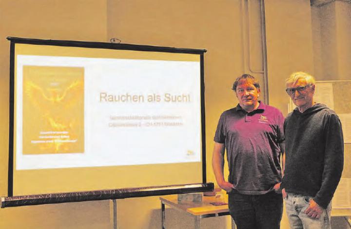 Daniel Mittelbach und Claudio Galli stellen ihr detailliertes Programm «Phönix-Rauchstopp» vor. (Bilder: Janine Flückiger)