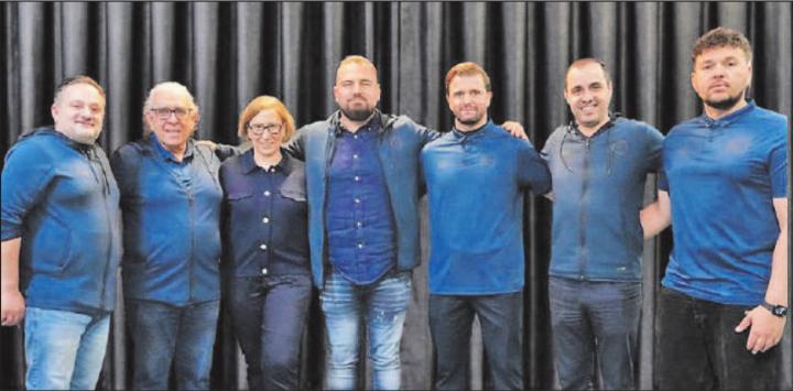 Der Vorstand: Vitor Malota, Pietro Cesari, Kirsten Eller, Shkumbim Mulaj, Valter Bekaj, Menur Murati und Faton Ramadani (v.l.n.r.) (Bild: zVg.)