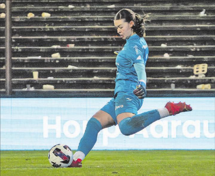 So kennt man Lorena Barth – vollen Einsatz gebend im Dress der Red Boots Aarau. (Bilder: zVg.)