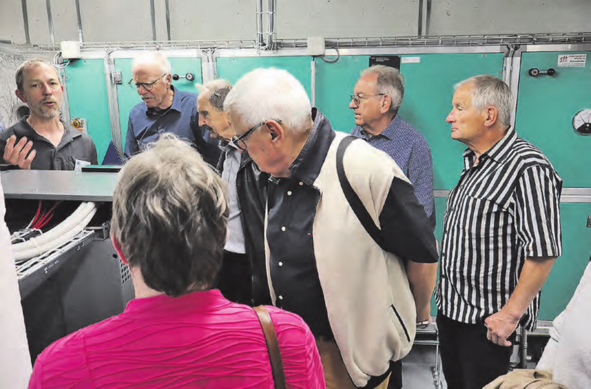 Im Untergrund: Helmut Würth (Mitarbeiter Technischer Dienst) entführt die interessierten Damen und Herren in die Welt der Technik im Falkenstein. (Bild: zVg.) - Das Bild wird blockiert. – Möglicherweise durch einen aktiven Adblocker.
