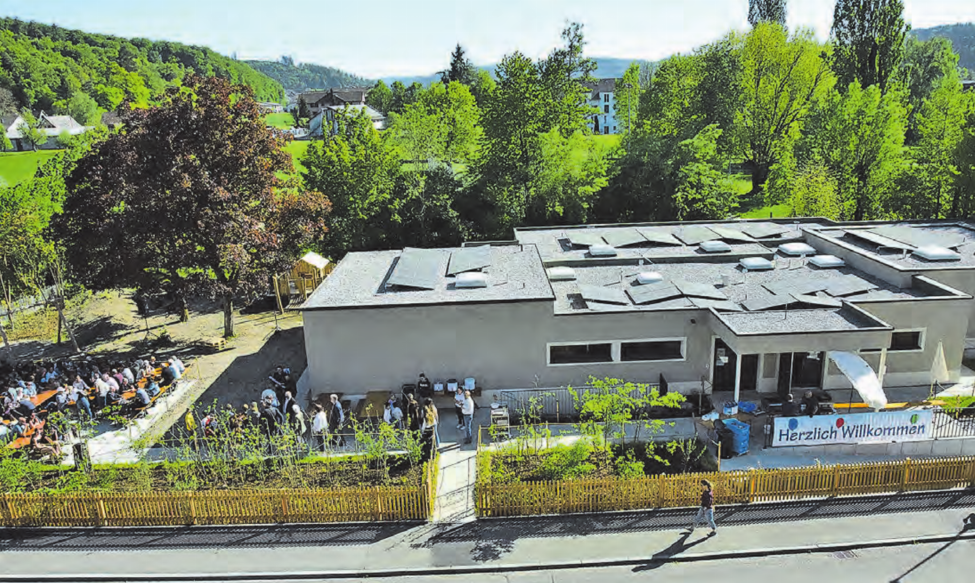 Modern und zeitgemäss, trotzdem behaglich: Der um- und ausgebaute Kindergarten Hirschthal mit einem grossen Aussenbereich, direkt am Talbach gelegen. (Bilder: Frieda Steffen) - Das Bild wird blockiert. – Möglicherweise durch einen aktiven Adblocker.