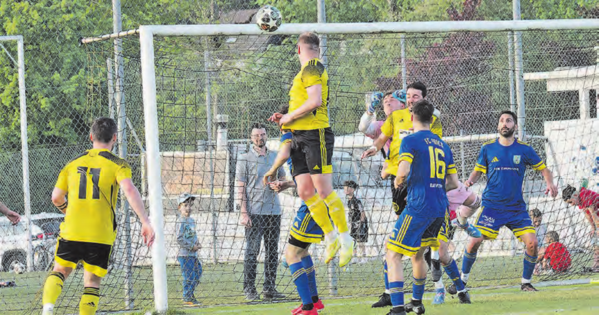 Trotz Chancen, wie hier beim Kopfball von Matej Fehér, schaffte Gränichen den Ausgleich nicht mehr. (Bild: Roland Jaus) - Das Bild wird blockiert. – Möglicherweise durch einen aktiven Adblocker.