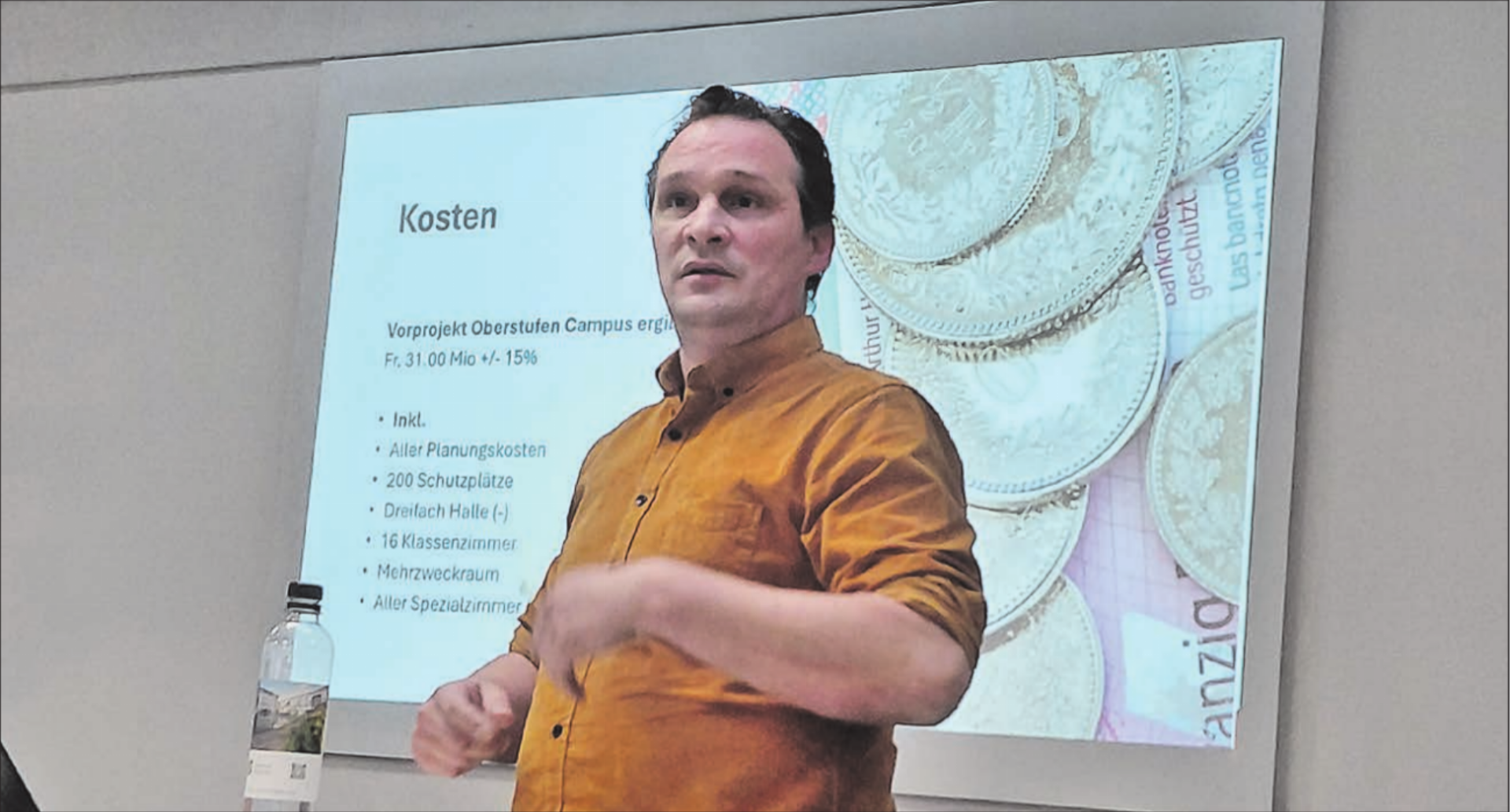 Gemeindeammann Andreas Fetscher informierte zum Thema Oberstufen Campus. (Bild: Roland Marti) - Das Bild wird blockiert. – Möglicherweise durch einen aktiven Adblocker.