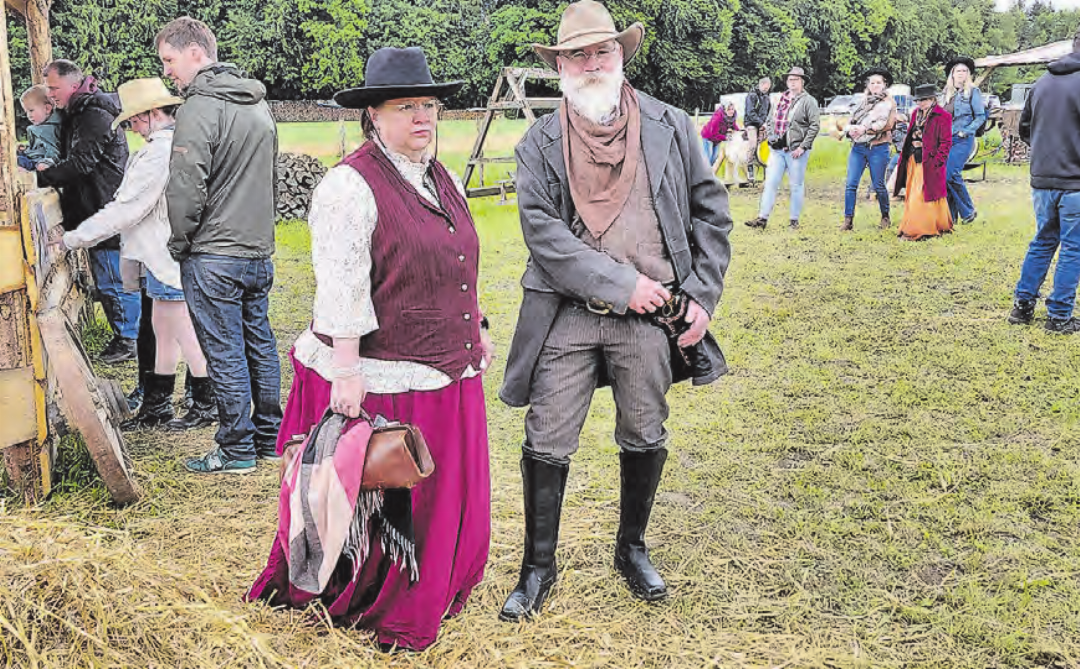 Viele authentisch gekleidete Reenactors gaben bereitwillig über die dargestellten Personen Auskunft. Viele authentisch gekleidete Reenactors gaben bereitwillig über die dargestellten Personen Auskunft.
