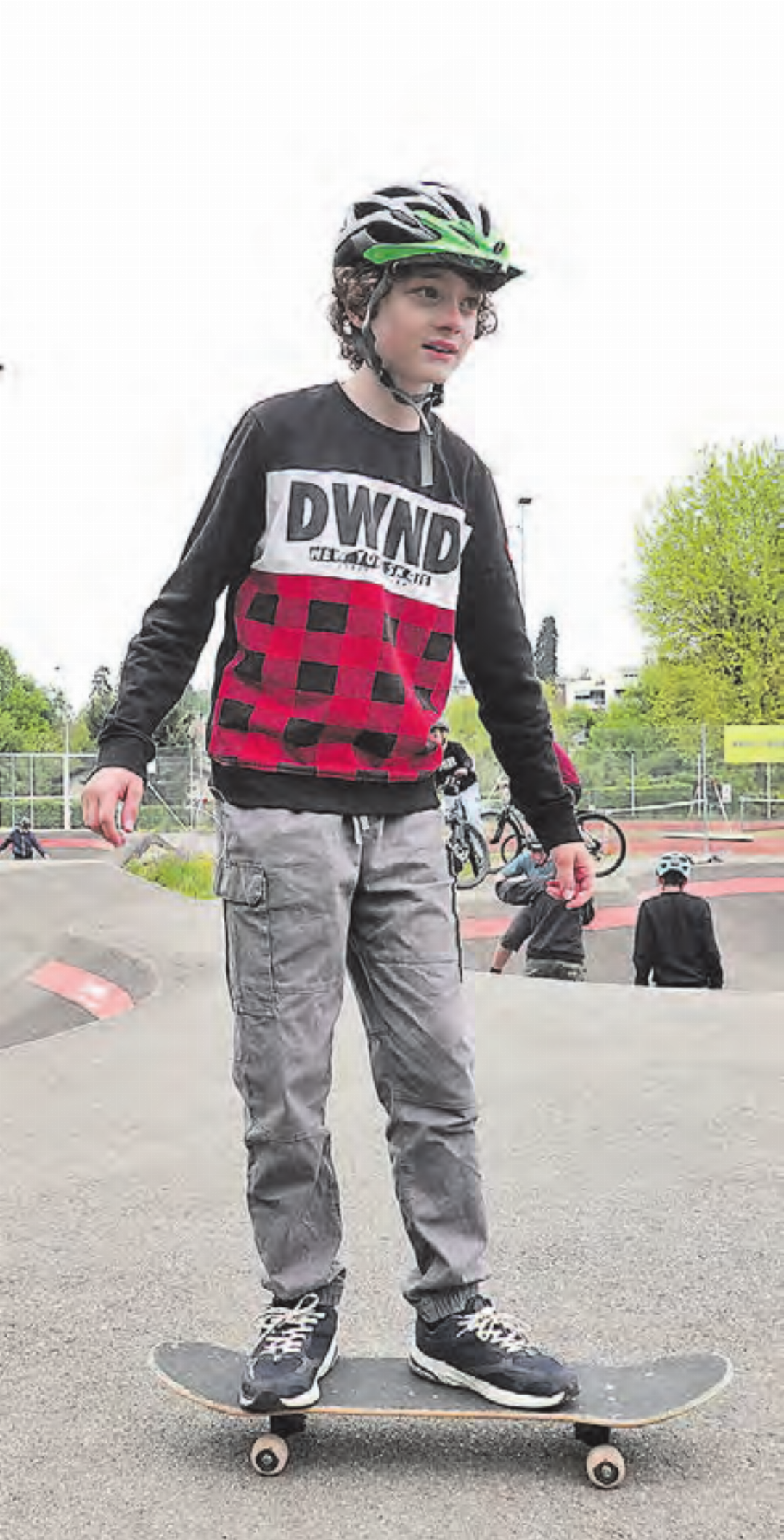 Cedric (13), sammelt auf seiner App alle Bewegungsminuten. Cedric (13), sammelt auf seiner App alle Bewegungsminuten.