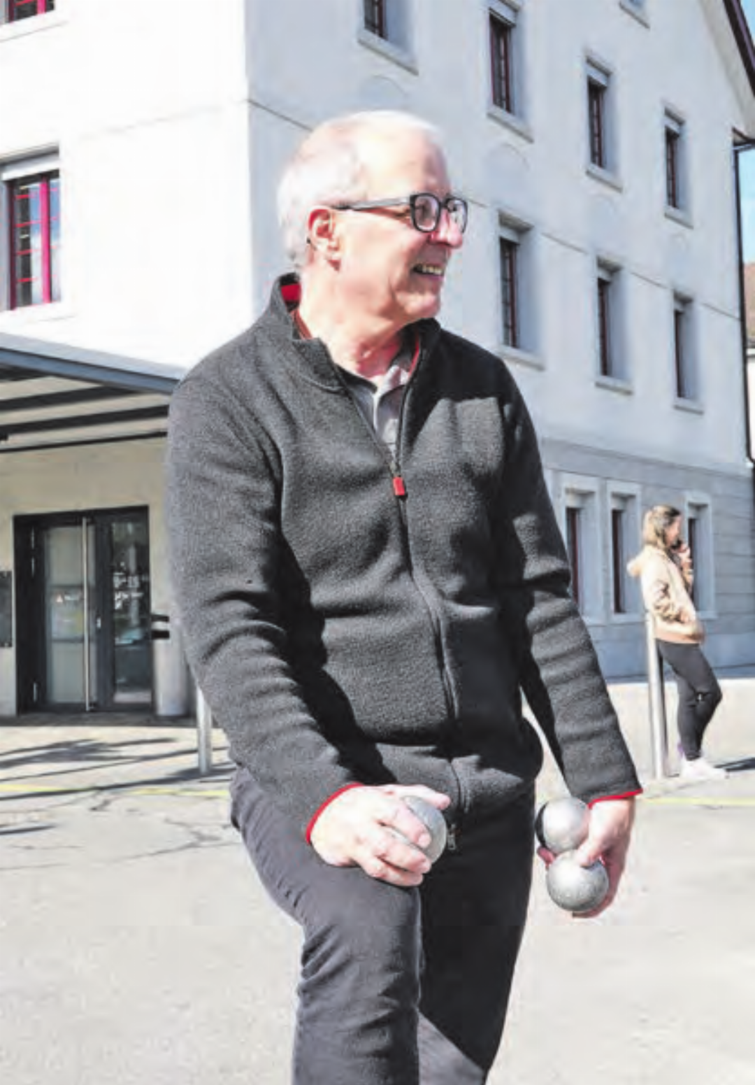 Gemeindeammann Jules Giger ist aktiver Pétanque-Spieler. Gemeindeammann Jules Giger ist aktiver Pétanque-Spieler.