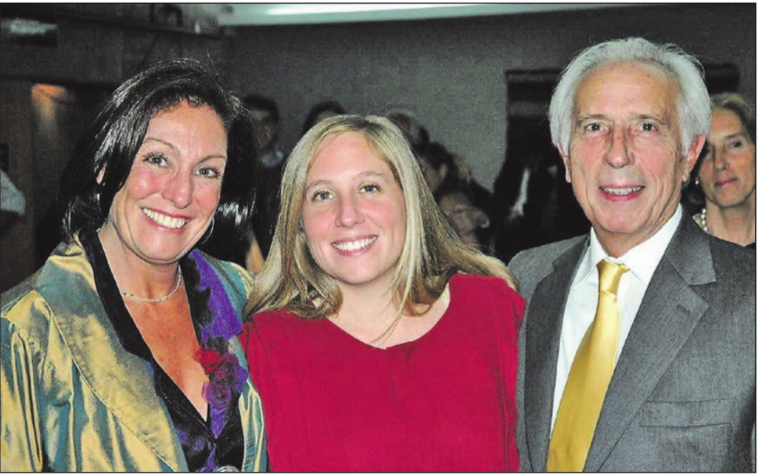 2006: Gabriela Keller mit ihren Eltern an der Diplomübergabe nach dem fünfjährigen Studium zur Psychologin in Buenos Aires. 2006: Gabriela Keller mit ihren Eltern an der Diplomübergabe nach dem fünfjährigen Studium zur Psychologin in Buenos Aires.