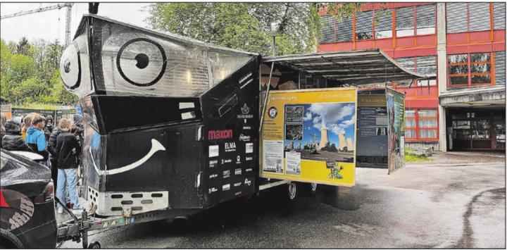 Der weltberühmte SolarButterfly vor dem Oberstufenschulhaus Menzo in Menziken. (Bild: zVg.) Der weltberühmte SolarButterfly vor dem Oberstufenschulhaus Menzo in Menziken. (Bild: zVg.)