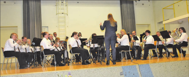 Beschwingter Ausklang: Nach dem offiziellen Teil unterhielt die Musikgesellschaft Uerkheim die zahlreichen Gäste. (Bilder: Frieda Steffen)