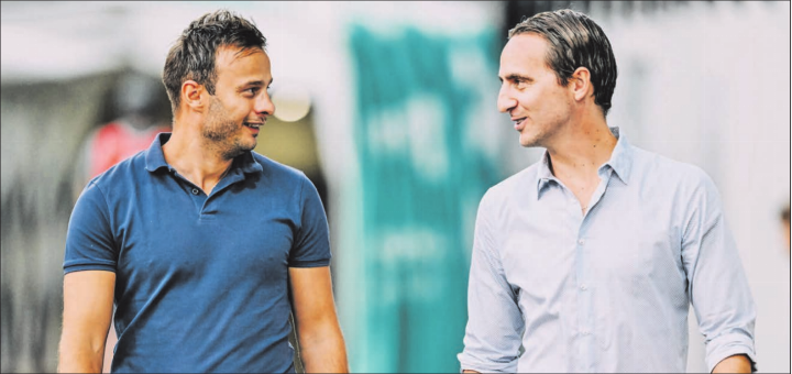 Neue Personalie an der Spitze der FC Aarau AG: Sandro Burki (r.) soll an einer ausserordentlichen Generalversammlung zum geschäftsleitenden Verwaltungsratspräsidenten gewählt werden. Links Sportchef Elsad Zverotic. (Bild: Sarah Rölli) Neue Personalie an der Spitze der FC Aarau AG: Sandro Burki (r.) soll an einer ausserordentlichen Generalversammlung zum geschäftsleitenden Verwaltungsratspräsidenten gewählt werden. Links Sportchef Elsad Zverotic. (Bild: Sarah Rölli)