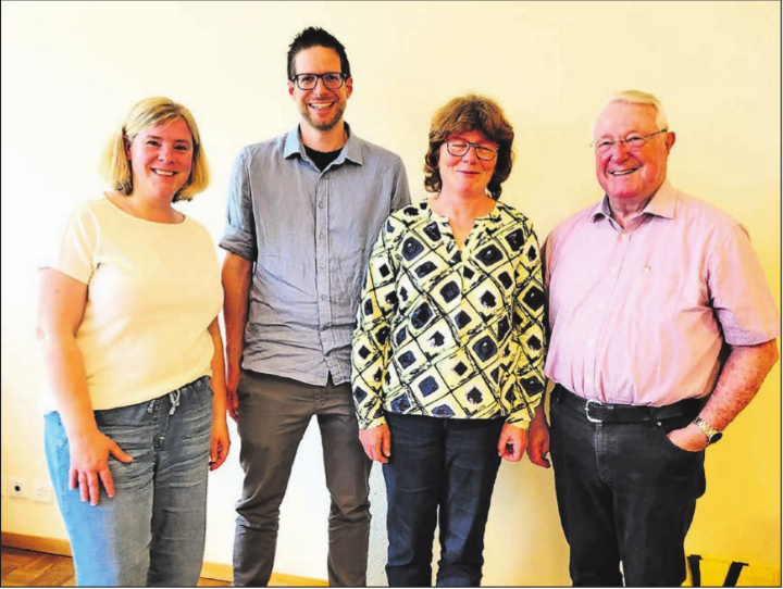 Präsident Jörg Leimgruber (rechts), begrüsst die neugewählten Vorstandsmitglieder Katja Stark, Ruedi Hauser und Renate Kunz (v.l.n.r.). (Bild: zVg.)