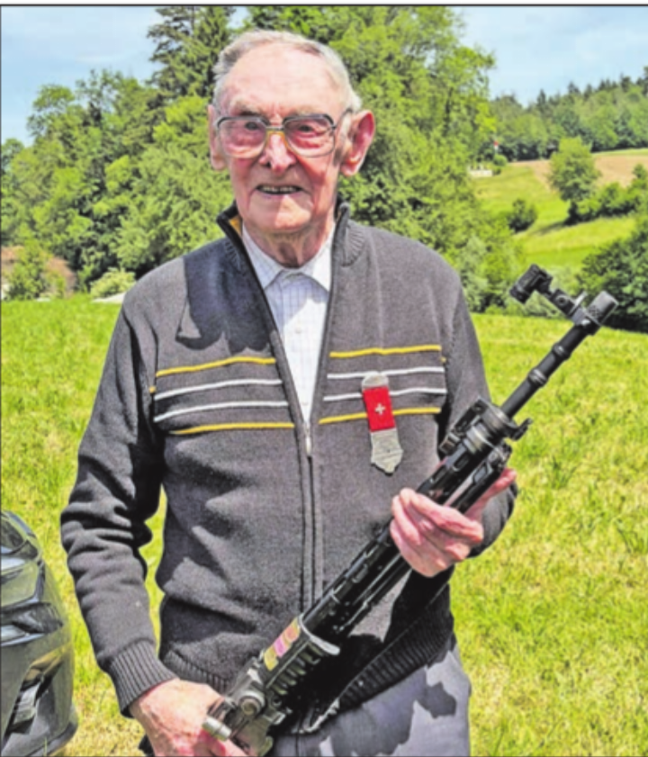 Mit 97 Jahren immer noch treffsicher