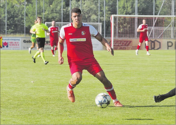 Dean Bregenzer steuerte drei Treffer zum klaren Schöftler Sieg bei. In der Tabelle liegen die Suhrentaler nun mit 31 Punkten auf Platz 10, im unteren Mittelfeld. (Bild: Roland Jaus)