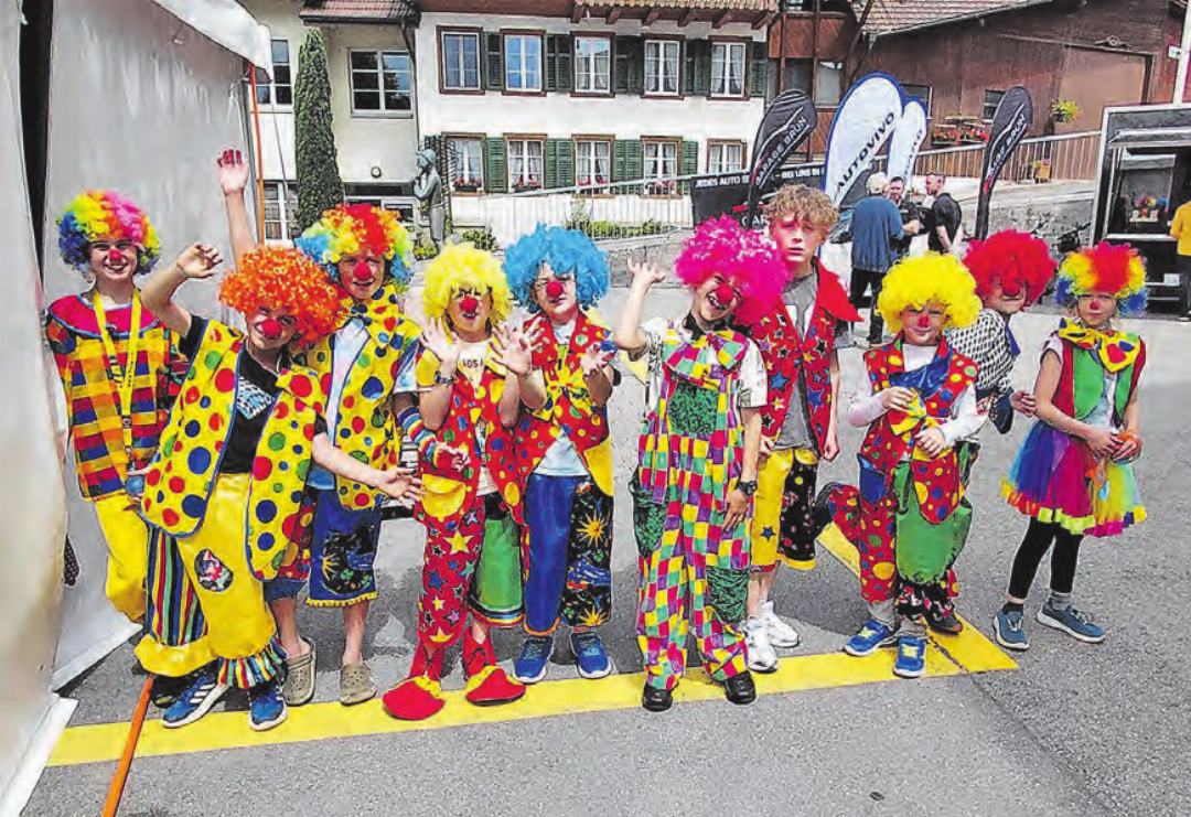 Die Clowns des Zirkus Capriola warten auf ihren grossen Auftritt. Die Clowns des Zirkus Capriola warten auf ihren grossen Auftritt.