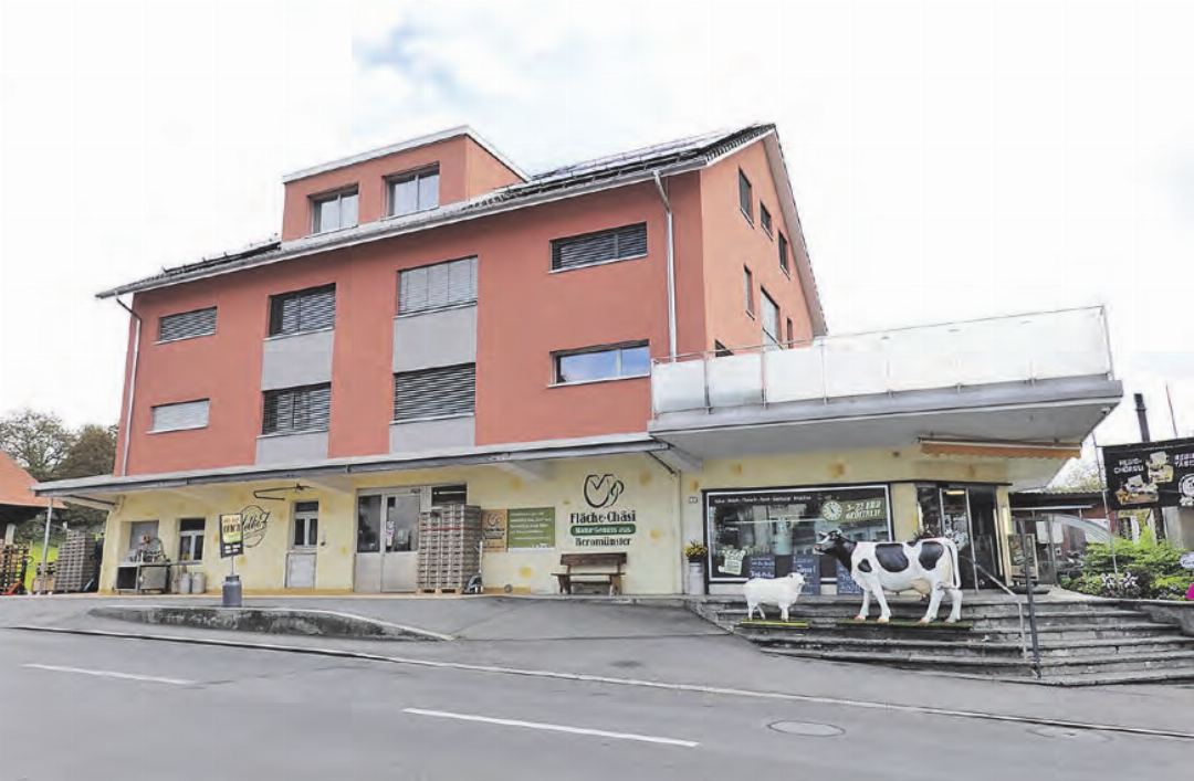 Die Fläcke-Chäsi in Beromünster ist weitherum bekannt für ihre Vielfalt an Käsespezialitäten. Die Fläcke-Chäsi in Beromünster ist weitherum bekannt für ihre Vielfalt an Käsespezialitäten.