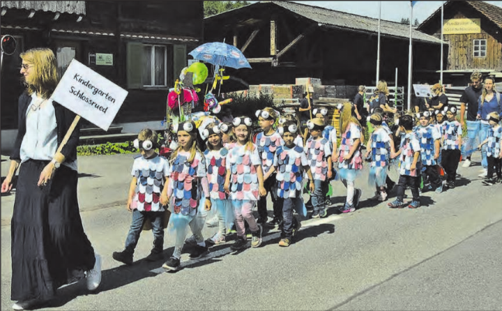 Dem Festmotto gerecht: Die Kostüme der Kinder waren fantasievoll und widerspiegelten das Motto: «Tauch ab – erleb Meer». (Bilder: Frieda Steffen)