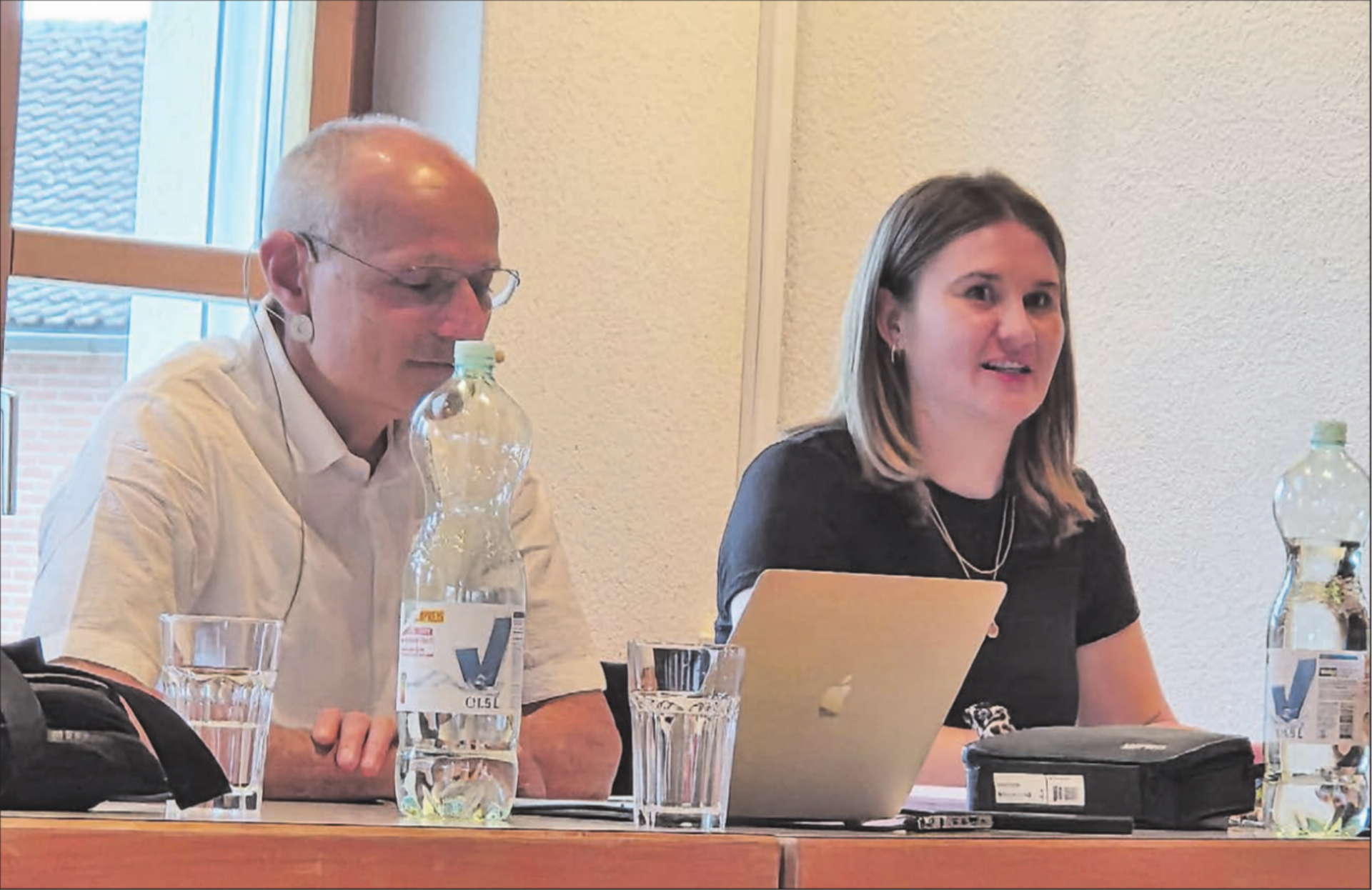 Die junge Gemeindeschreiberin Yasmin Pfändler zeigte sich bereits als fachkompetente Unterstützung für Gemeindeammann Daniel Heggli. (Bild: Cornelia Forrer) - Das Bild wird blockiert. – Möglicherweise durch einen aktiven Adblocker.