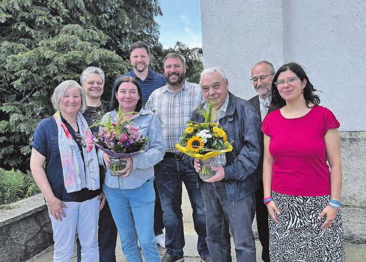 Die Kirchenpflege: Liselotte Bieri, Steffi Neumann, Martina Bonetti, Marco Kunz, Roland Lörtscher (Präsident), Sepp Lischer, Pfarrer Andreas Schindler und Sozialdiakonin Romina Lee. (Bild: zVg.)
