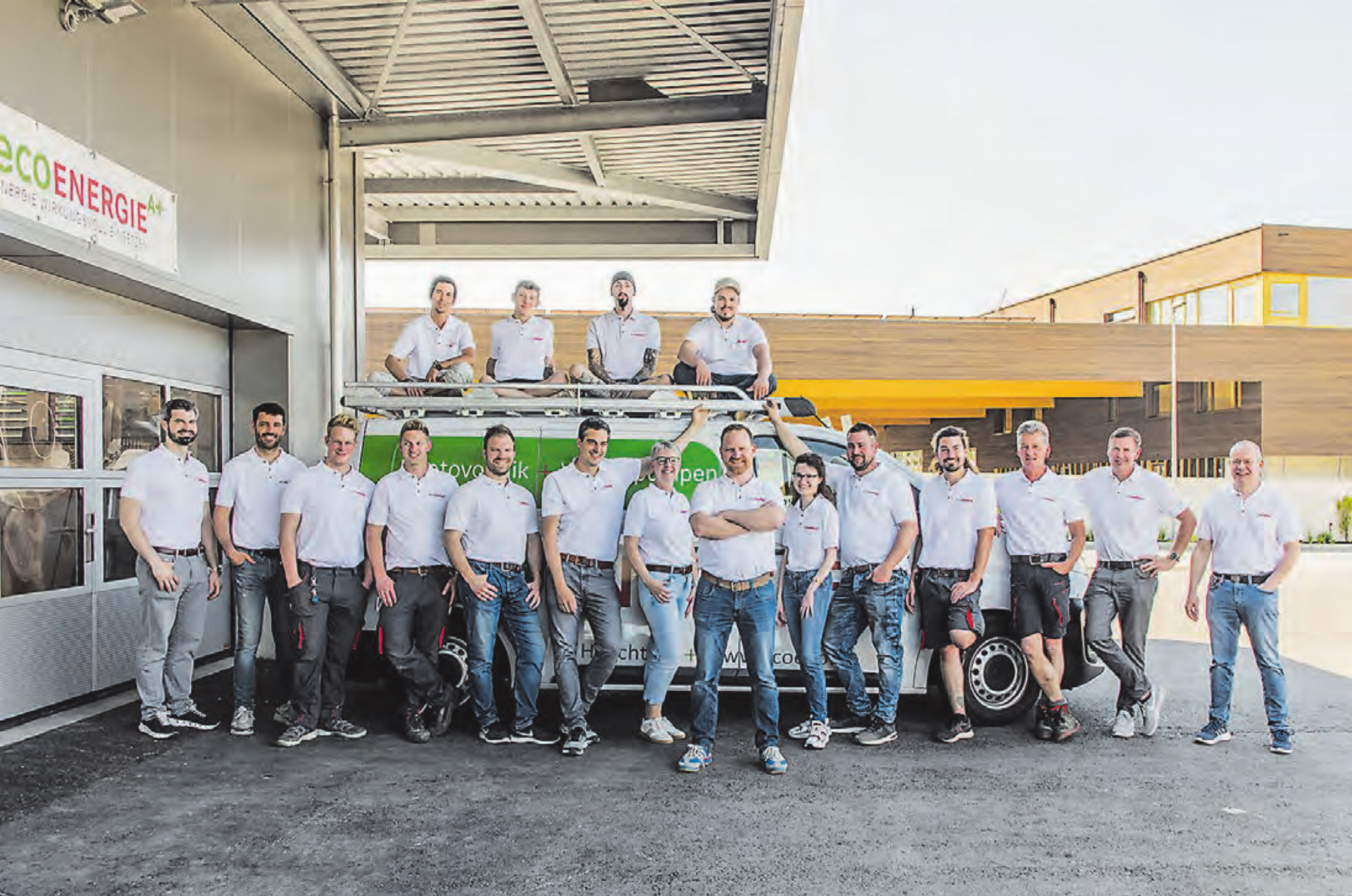 Voller Energie für Batteriespeicher, E-Mobilität, Photovoltaik und Wärmepumpen: Das Team der eco energie a plus ag in Hirschthal. (Bild zVg.) - Das Bild wird blockiert. – Möglicherweise durch einen aktiven Adblocker.