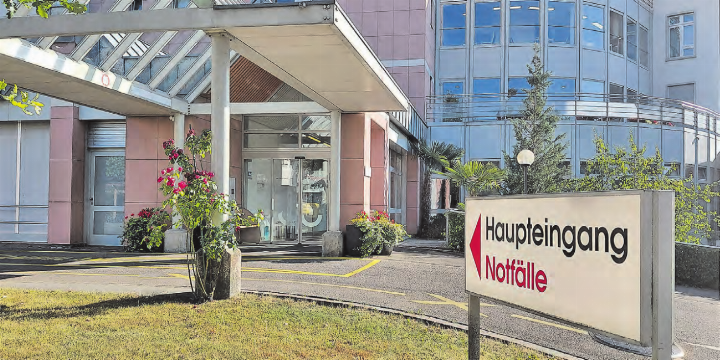 Veränderungen verunsichern die Menschen: Das hat die angekündigte Schliessung des Akutspitals in Menziken gezeigt. Jetzt geht es um die Frage: Wie steht es in Zukunft um die Versorgungssicherheit? (Bild: Roland Marti) Veränderungen verunsichern die Menschen: Das hat die angekündigte Schliessung des Akutspitals in Menziken gezeigt. Jetzt geht es um die Frage: Wie steht es in Zukunft um die Versorgungssicherheit? (Bild: Roland Marti)