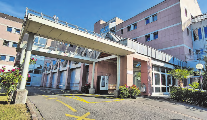 Löst Emotionen aus: Das Asana Spital Menziken soll teilweise geschlossen werden. (Bild: Roland Marti) Löst Emotionen aus: Das Asana Spital Menziken soll teilweise geschlossen werden. (Bild: Roland Marti)