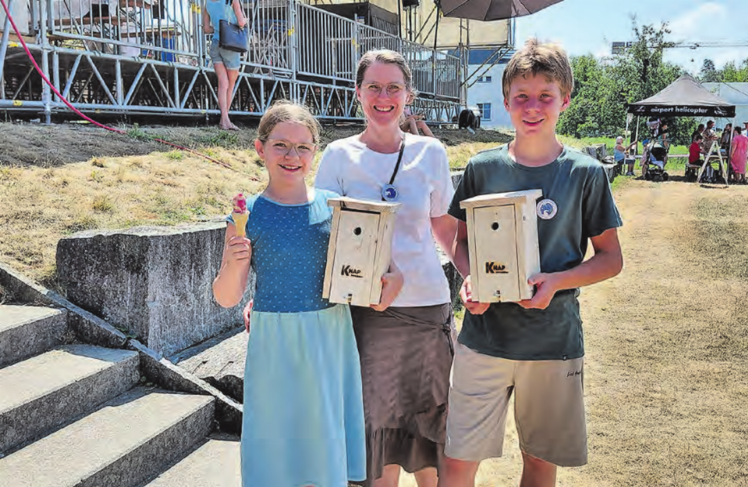 Heisse Tage und coole Nistkästen werden vom Dorffest in Erinnerung bleiben. Heisse Tage und coole Nistkästen werden vom Dorffest in Erinnerung bleiben.