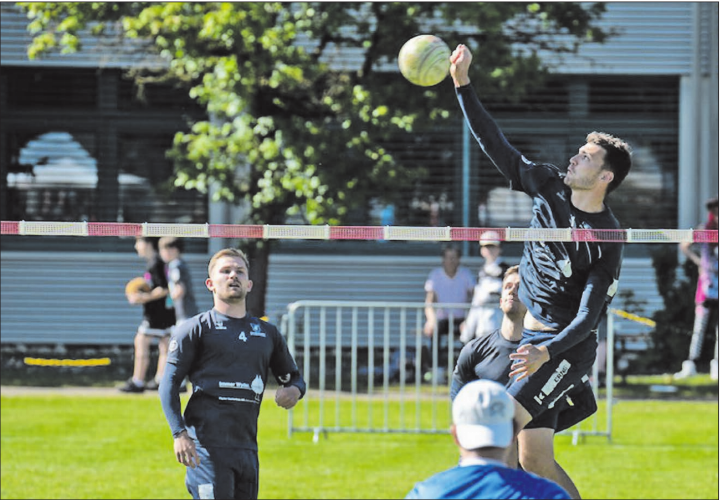 Oberentfeldens Faustballer sichern sich in der letzten Runde die nötigen Punkte für die Final4-Qualifikation. (Bild: Alexander Stürchler/Swiss Faustball)