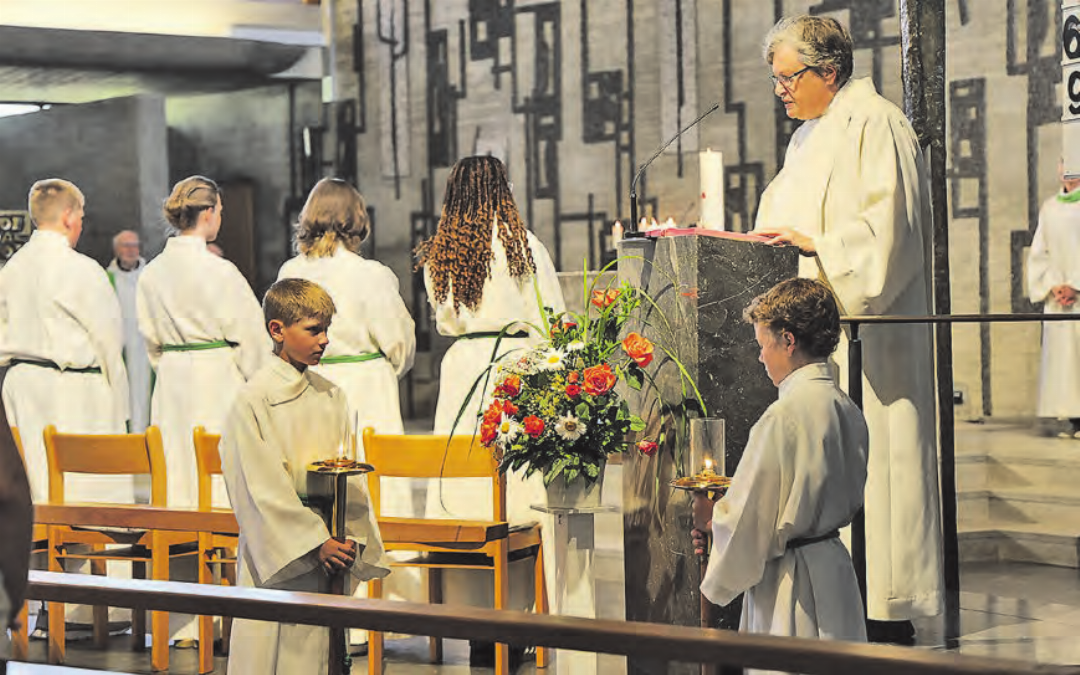 Maria Gadenz führte mit Pater Bruno Oegerli durch den Gottesdienst. Maria Gadenz führte mit Pater Bruno Oegerli durch den Gottesdienst.