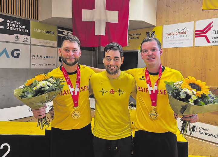 Die strahlenden Sieger aus Schöftland: (v.l.) Freddy Schenk, Jimmy Schenk (Coach), Michael Baumann.