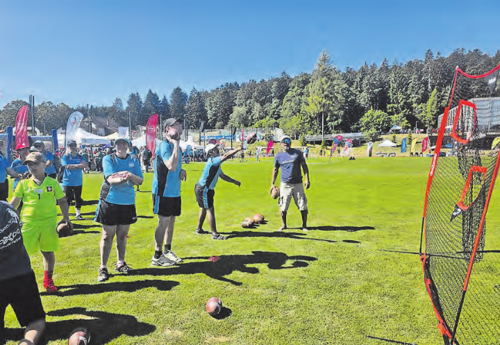 Der nationale PluSporttag in Magglingen war für alle Teilnehmenden ein voller Erfolg und zeigte, dass durch gemeinsamen Sport Brücken gebaut werden können. (Bild: zVg.)