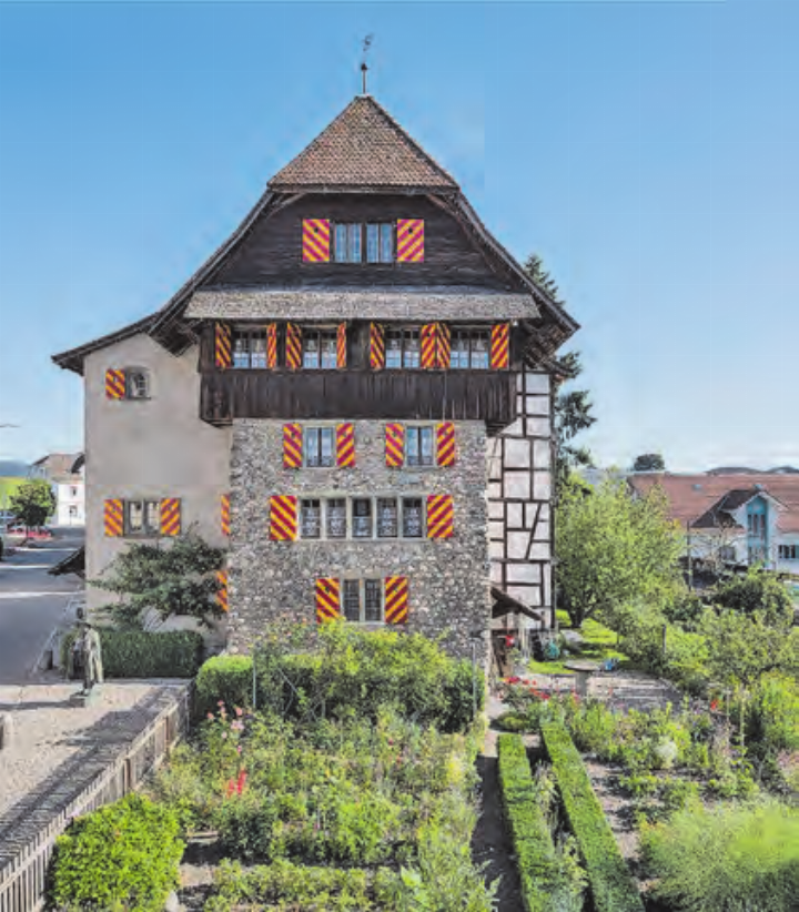 Das historische Schloss mit wunderschönem Garten. (Bild: zVg.) Das historische Schloss mit wunderschönem Garten. (Bild: zVg.)
