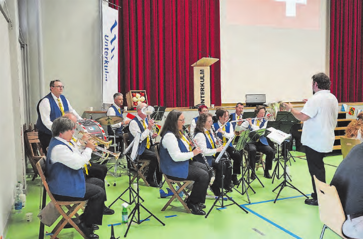 Musikalische Unterhaltung: Die Musikgesellschaft Teufenthal Unterkulm spielte verschiedene Lieder. (Bilder: Melanie Köchli)