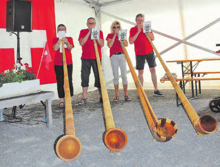 Klangvoller Auftakt mit Alphornquartett mit Marianne Lämmli und den Geschwistern Mosimann (Bilder: Graziella Jämsä) Klangvoller Auftakt mit Alphornquartett mit Marianne Lämmli und den Geschwistern Mosimann (Bilder: Graziella Jämsä)