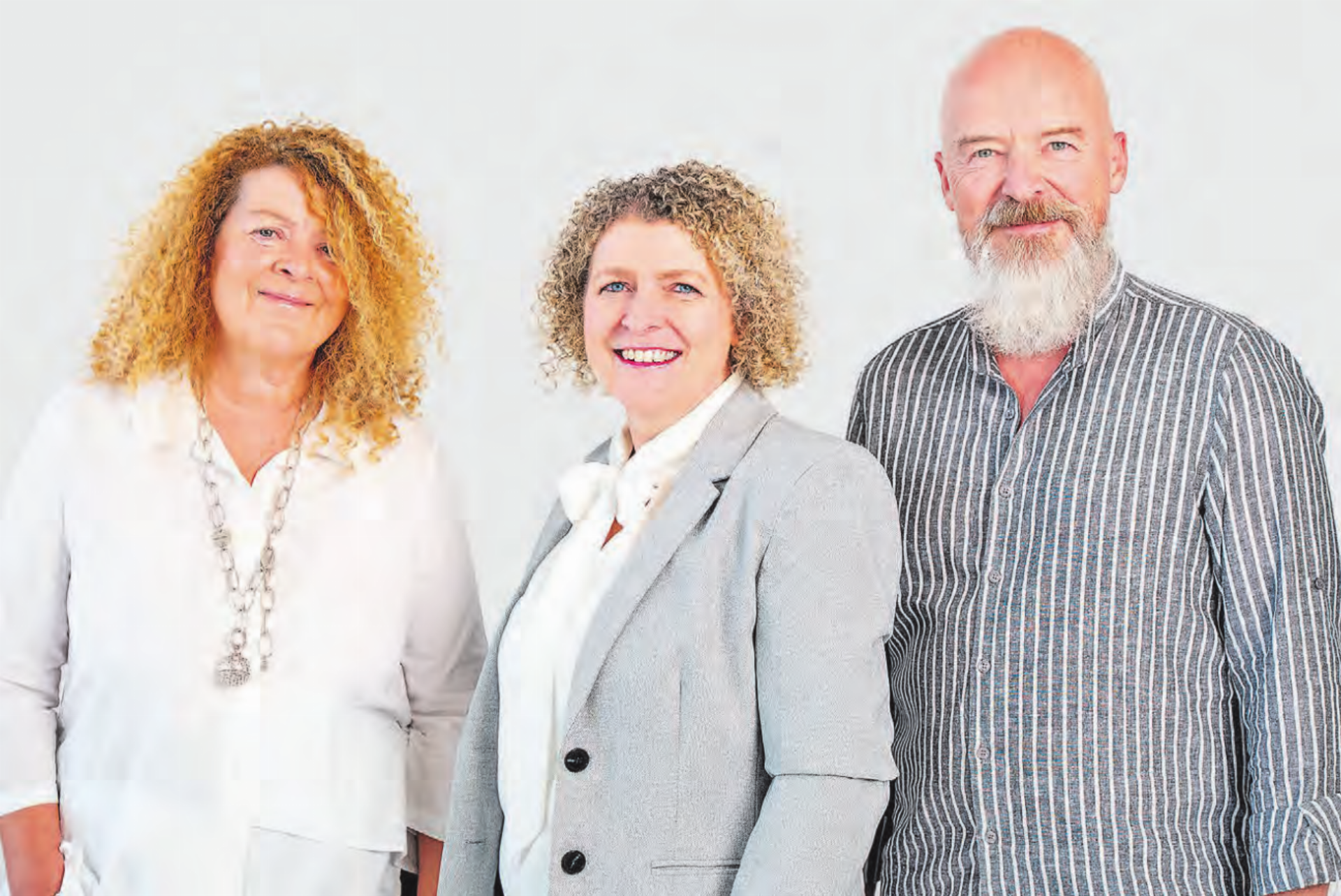 Aus dem Trio wird ein Solo: Daniela Marzohl (links) und Harald Sigel treten in den wohlverdienten Ruhestand und überlassen die alleinige Geschäftsleitung Corinne Marzohl. (Bild: zVg.) - Das Bild wird blockiert. – Möglicherweise durch einen aktiven Adblocker.
