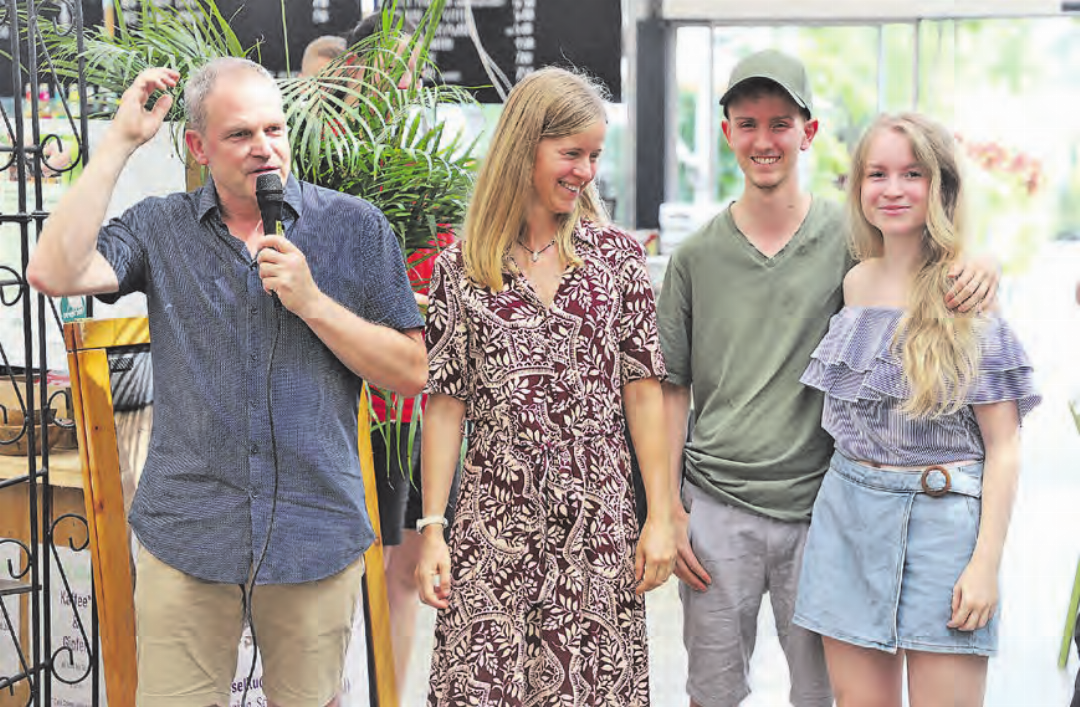 Die Gast geber-Familie Huber Die Gast geber-Familie Huber