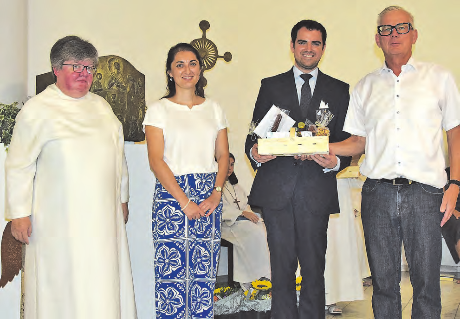 Sie treten in grosse Fussstapfen (v.l.): Die Katechetin Ursula Schwegler, die Chorleiterin Albina Toplana und der Organist Willy Haroun, zusammen mit dem Präsidenten der Ortskirchenpflege, Werner Ryter. (Bilder: Frieda Steffen) - Das Bild wird blockiert. – Möglicherweise durch einen aktiven Adblocker.