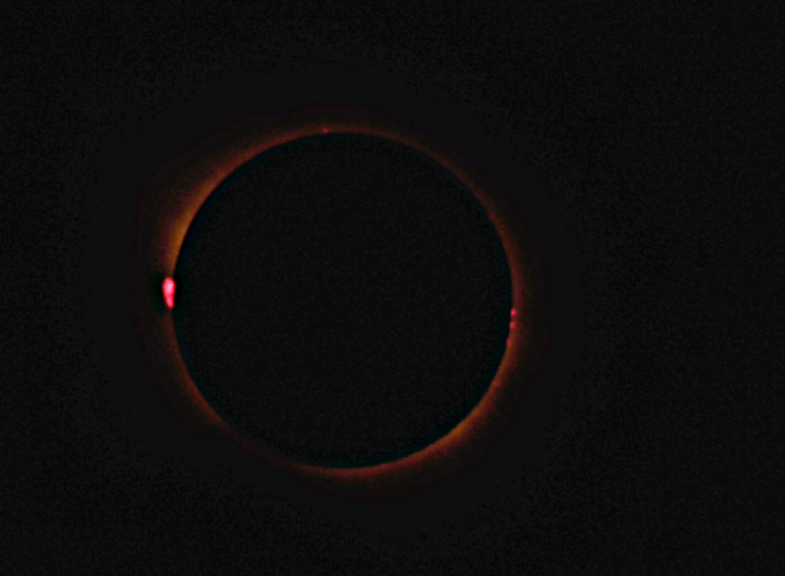 Totale Sonnenfinsternis vom 12. August: von unserem Leser Werner Baumann in Spanien fotografiert. Totale Sonnenfinsternis vom 12. August: von unserem Leser Werner Baumann in Spanien fotografiert.