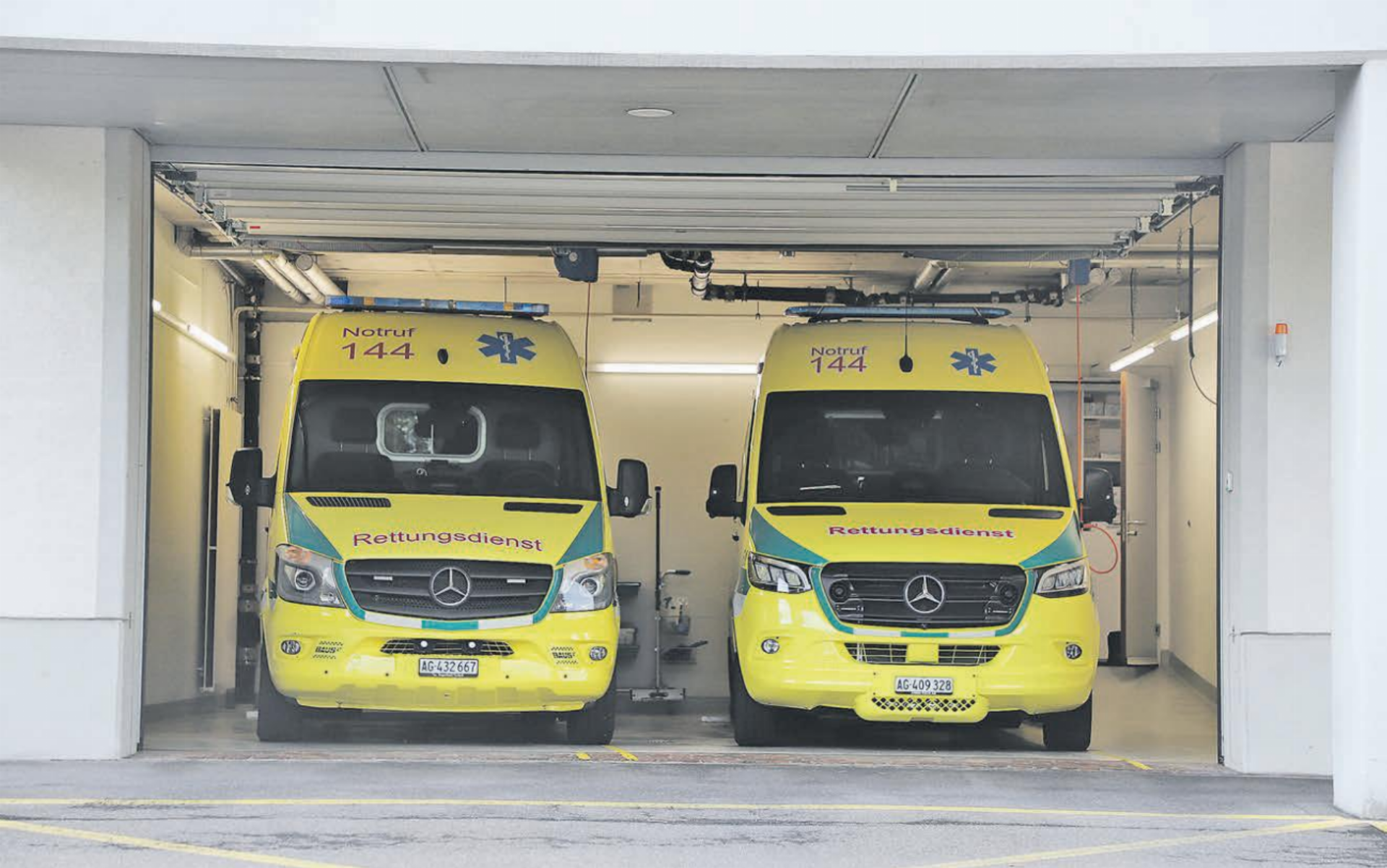 Die Ambulanzfahrzeuge bleiben am Standort Menziken erhalten. Das Luzerner Kantonsspital wird ab dem 1. November 2026 genügend Fachpersonal für die Rettungsteams finden. (Bild: Remo Conoci) - Das Bild wird blockiert. – Möglicherweise durch einen aktiven Adblocker.