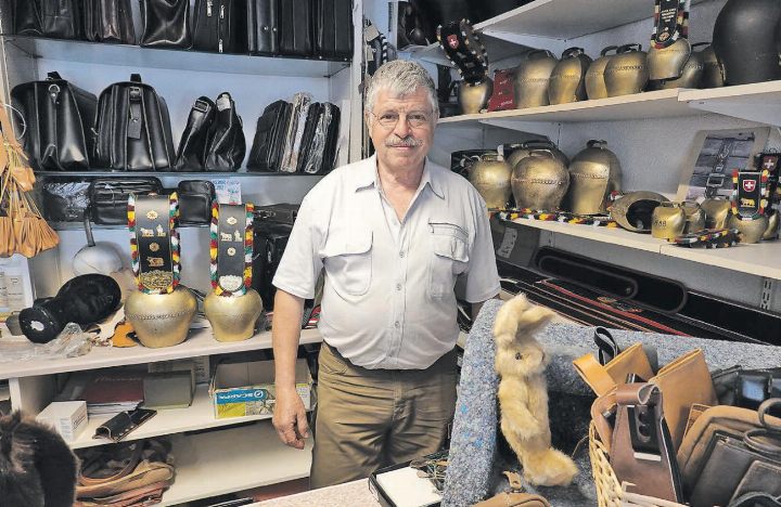 Rolf Bertschi widmet sich der Sattlerei mit viel Leidenschaft. (Bilder: René Fuchs) Rolf Bertschi widmet sich der Sattlerei mit viel Leidenschaft. (Bilder: René Fuchs)
