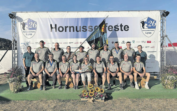 Ein Bild für die Vereinschronik: Die erfolgreichen Festsieger aus Reinach haben Grund zum Feiern.