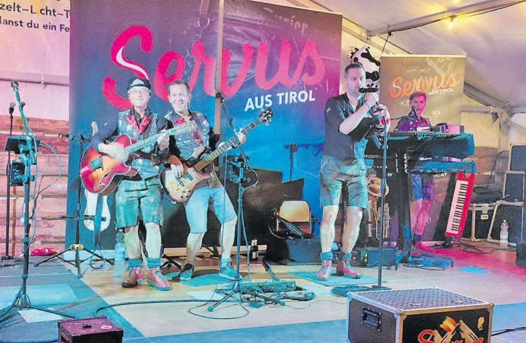 In der Gaudistube sorgte unter anderem die Partyband Servus für Stimmung. In der Gaudistube sorgte unter anderem die Partyband Servus für Stimmung.