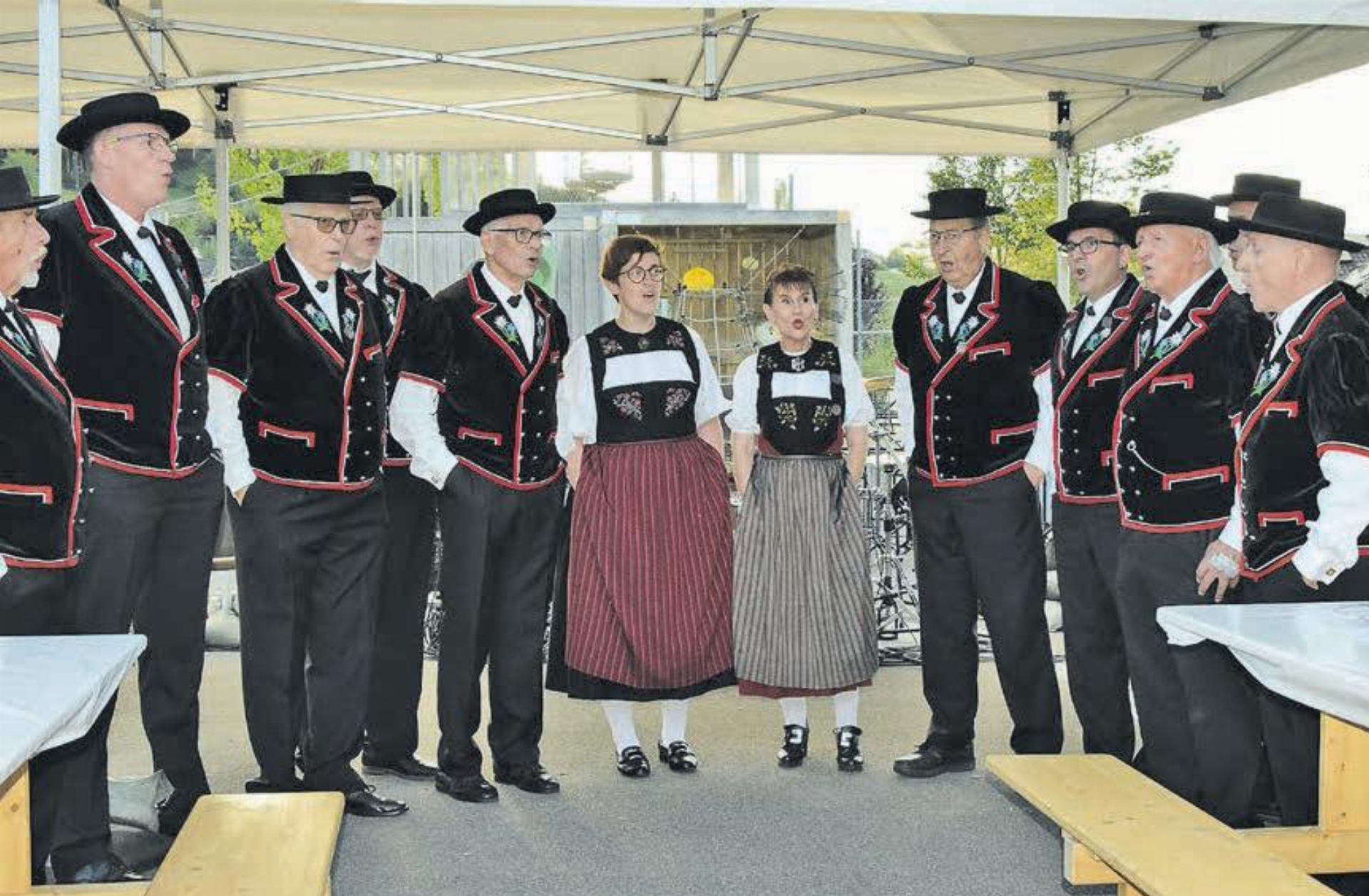 Der Jodlerklub Kölliken: Mit einigen Mitgliedern aus dem Ruedertal ist er hier ein gern gesehener Gast. (Bilder: Frieda Steffen) - Das Bild wird blockiert. – Möglicherweise durch einen aktiven Adblocker.