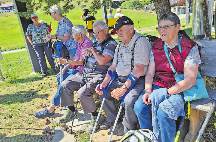 Eine Pause im Schatten: Die Ausflüge profitierten vom schönen Wetter. (Bild: zVg.)